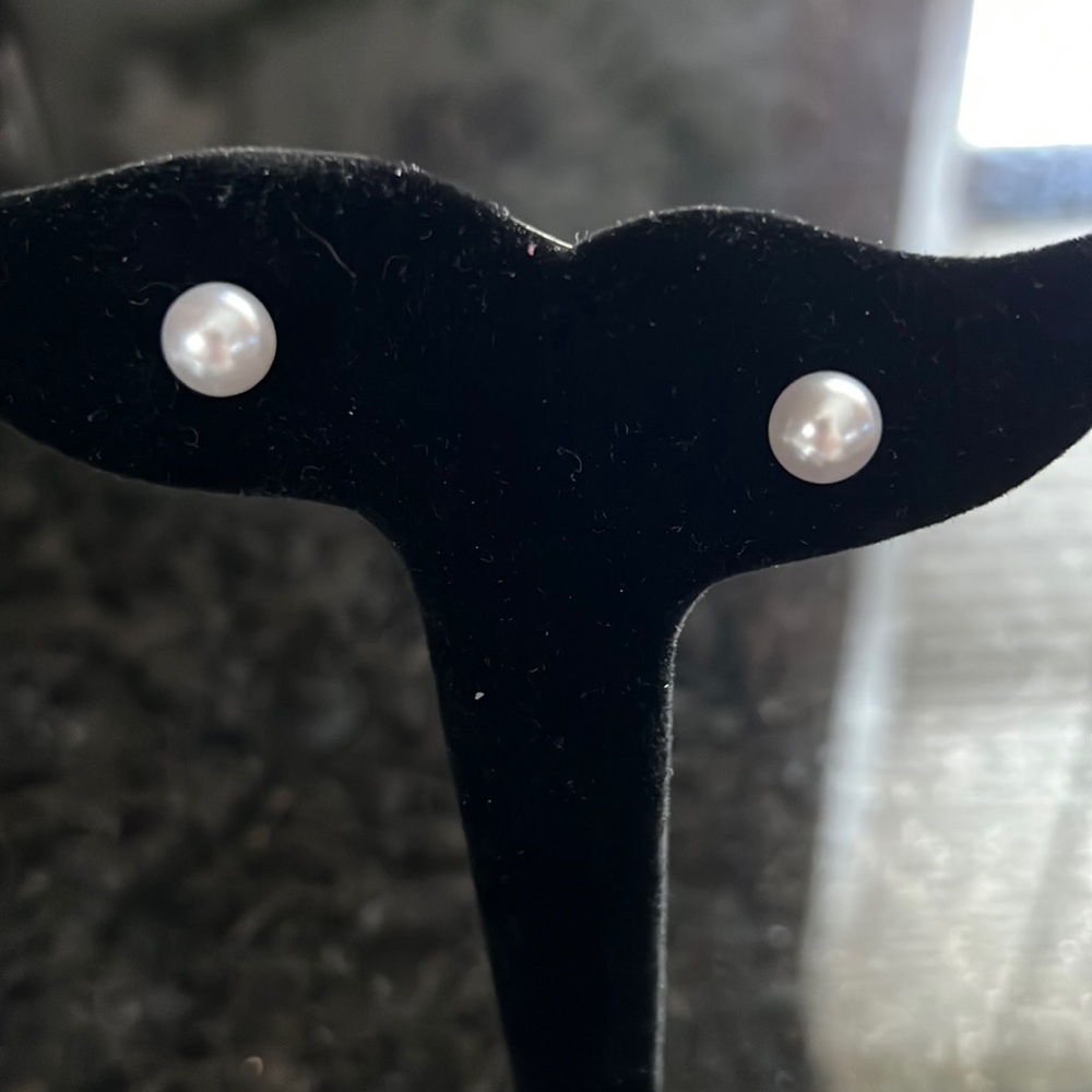 Medium Faux Pearl earrings